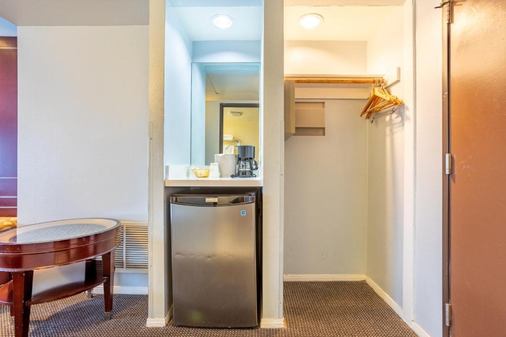 Queen Room with Two Queen Beds,1553074099:JPEG